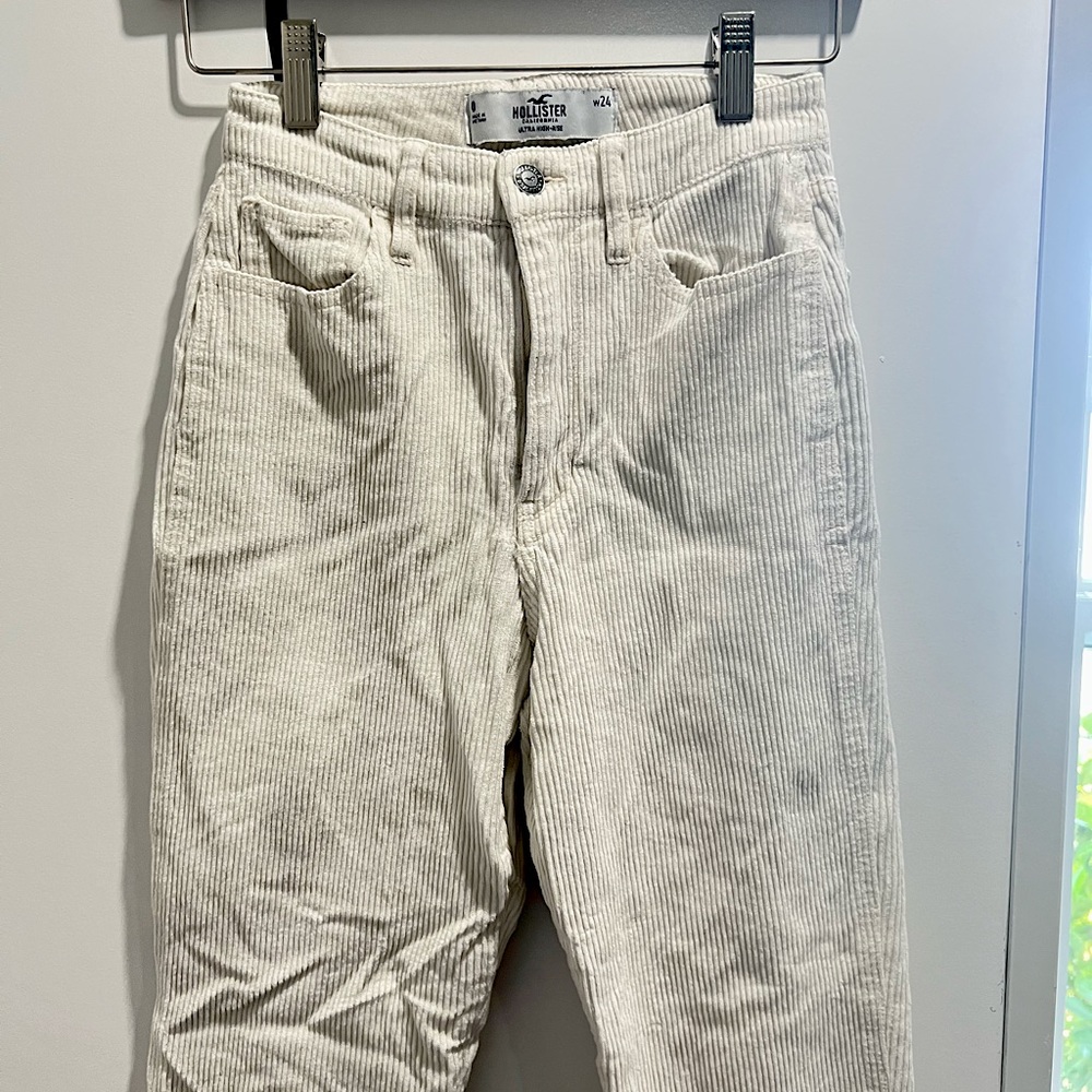 Hollister Co. Cream corduroy pants. Size 0, W 24 Ultra High Rize